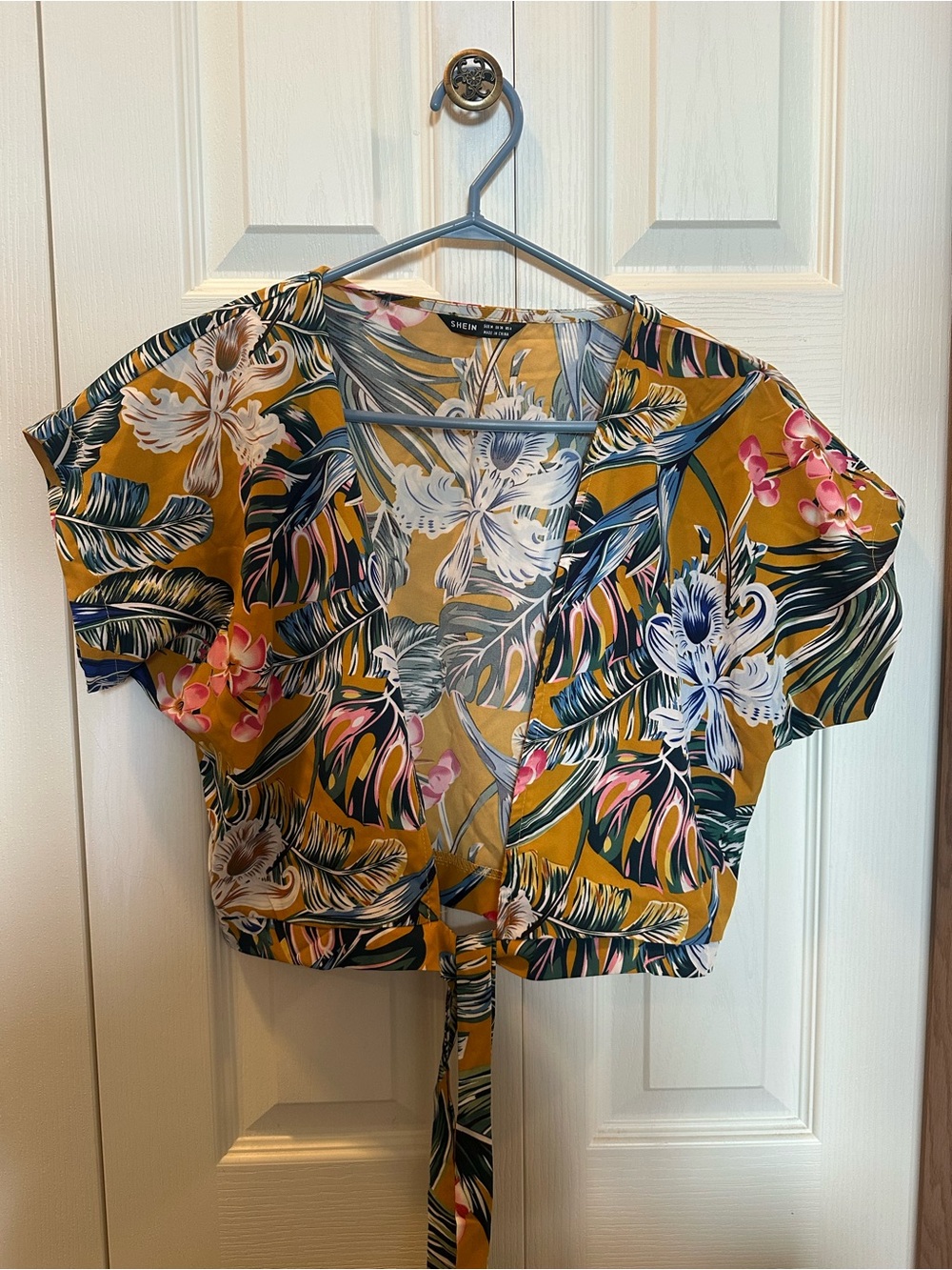 Yellow Floral Hawaiian print Tie-Front Crop Top